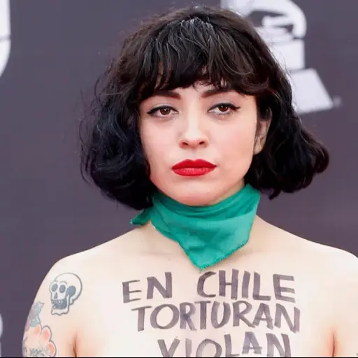 Mon Laferte carabineros Chile Emisoras Unidas Guatemala ,