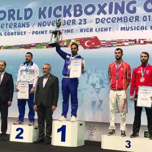 Un chapín se consagra campeón mundial de kickboxing ,