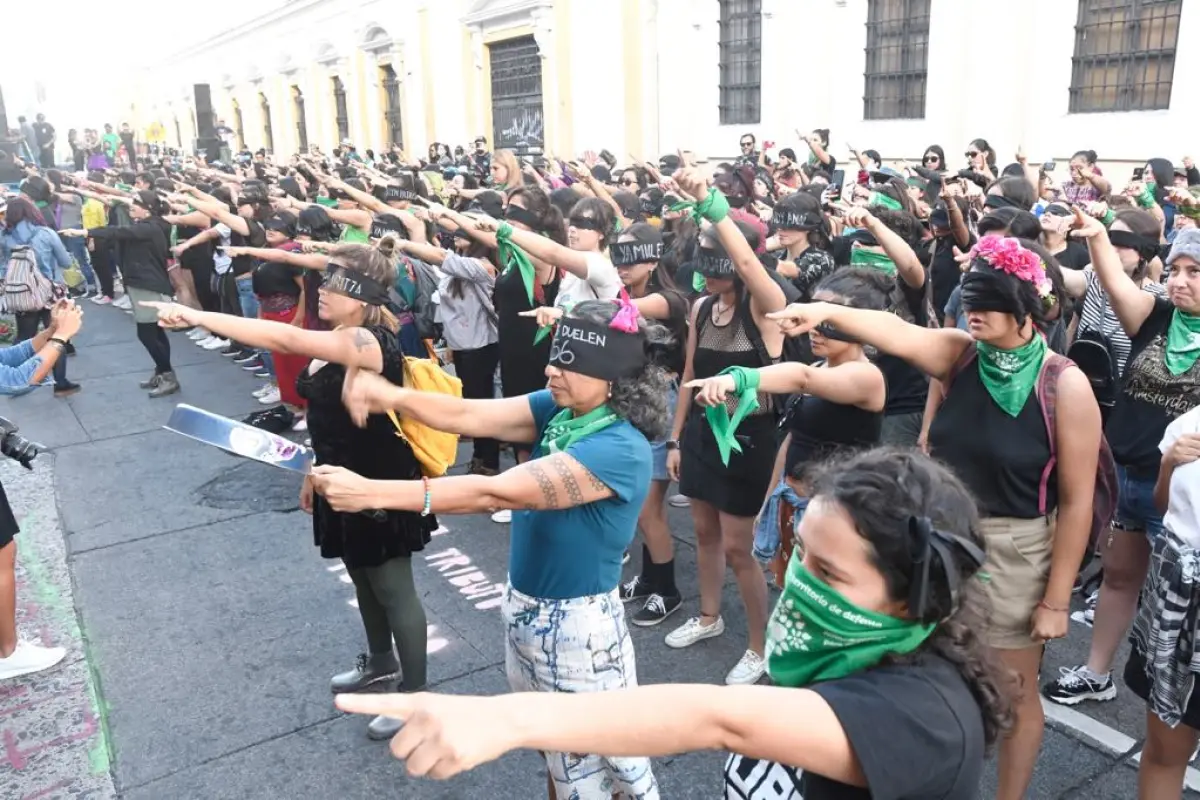 Guatemaltecas participan en acto feminista "Un violador en tu camino". Foto: Omar Solís/Publinews