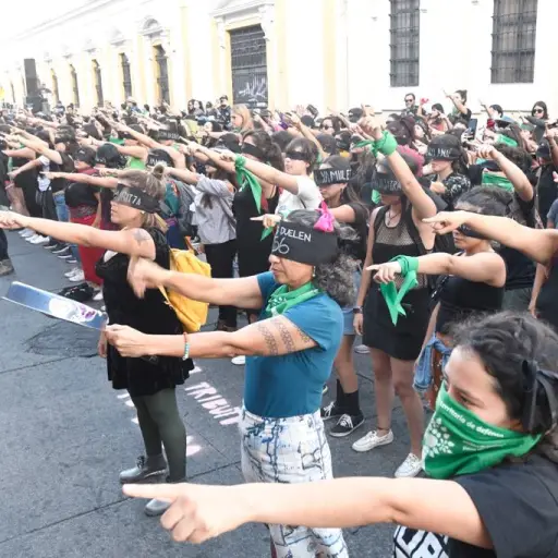 Guatemaltecas participan en acto feminista 