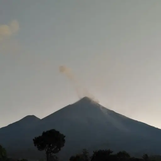 Volcán de Fuego registra hasta 15 explosiones por hora ,