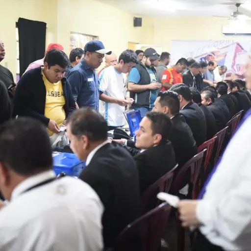 En la parroquia Nuestra Señora de Candelaria acudieron los fieles católicos. Foto: Edwin Bercián.