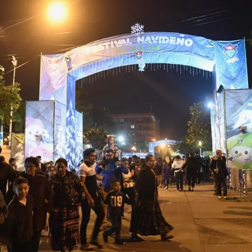 Inauguran el festival navideño del paseo de la sexta