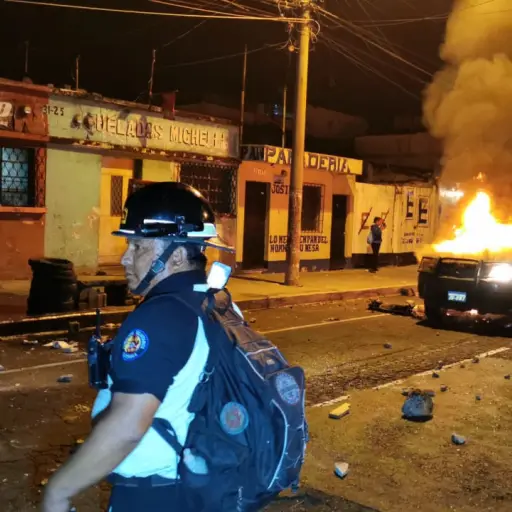 autopatrulla incendiada ,