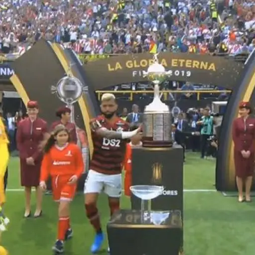 Gabigol toco la copa ,