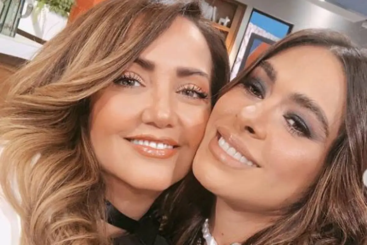 Galilea Montijo manoseó a Andrea Legarreta en el programa Hoy