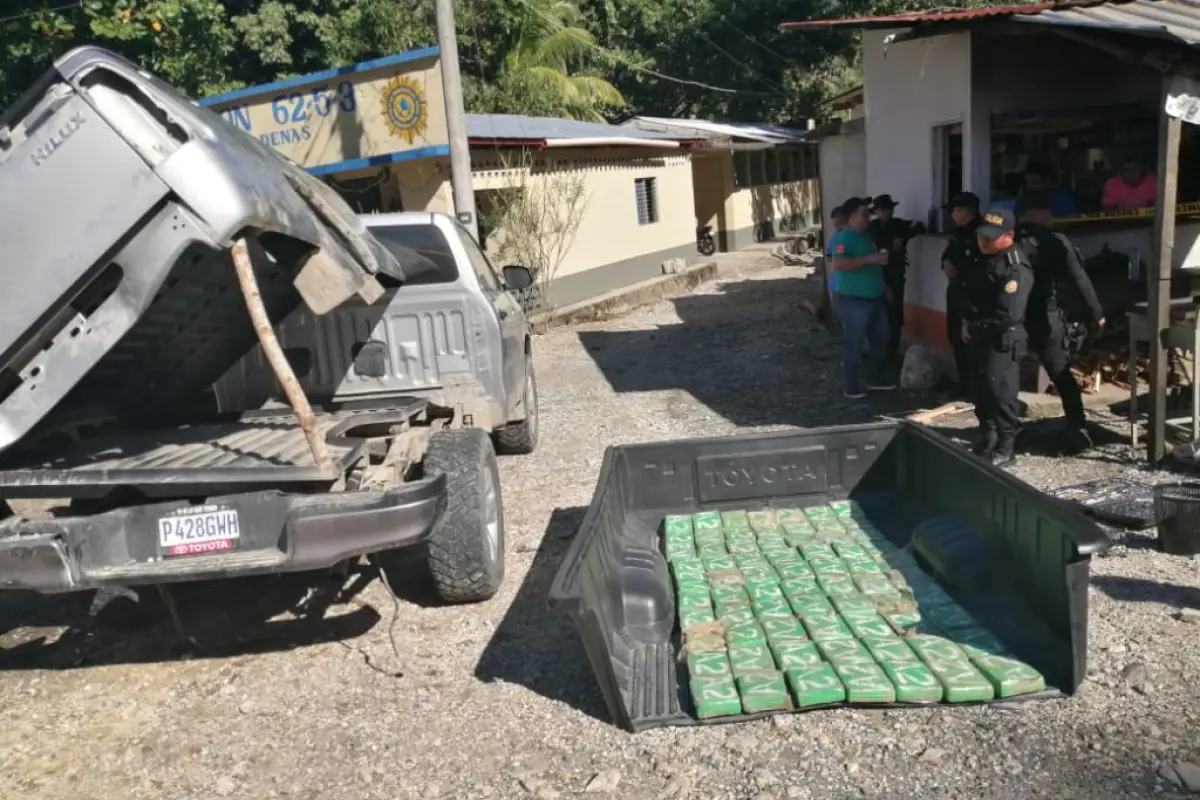 Dos capturados por transportar cargamento de droga en San Luis, Petén, 