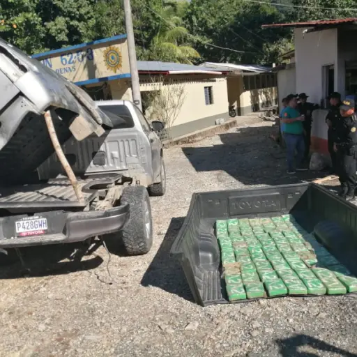 Dos capturados por transportar cargamento de droga en San Luis, Petén ,