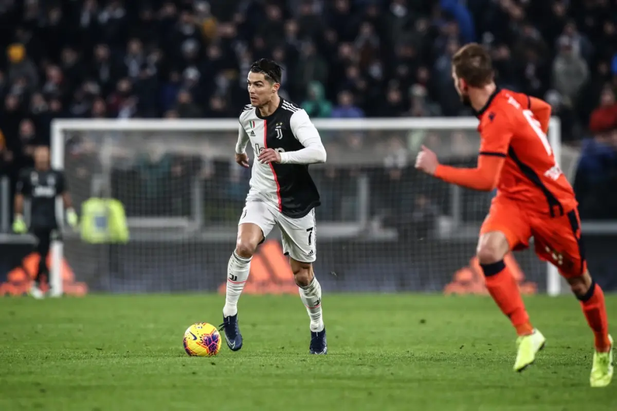 CR7 conduce el balón durante el partido entre la  Juventus y Udinese - Archivo
