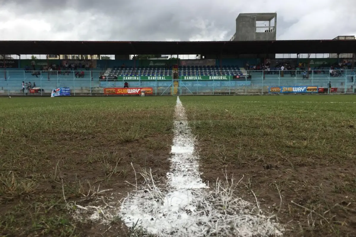 El estadio Municipal de Sanarate albergará el partido del cuadro local contra Municipal. Foto: Mynor Sandoval