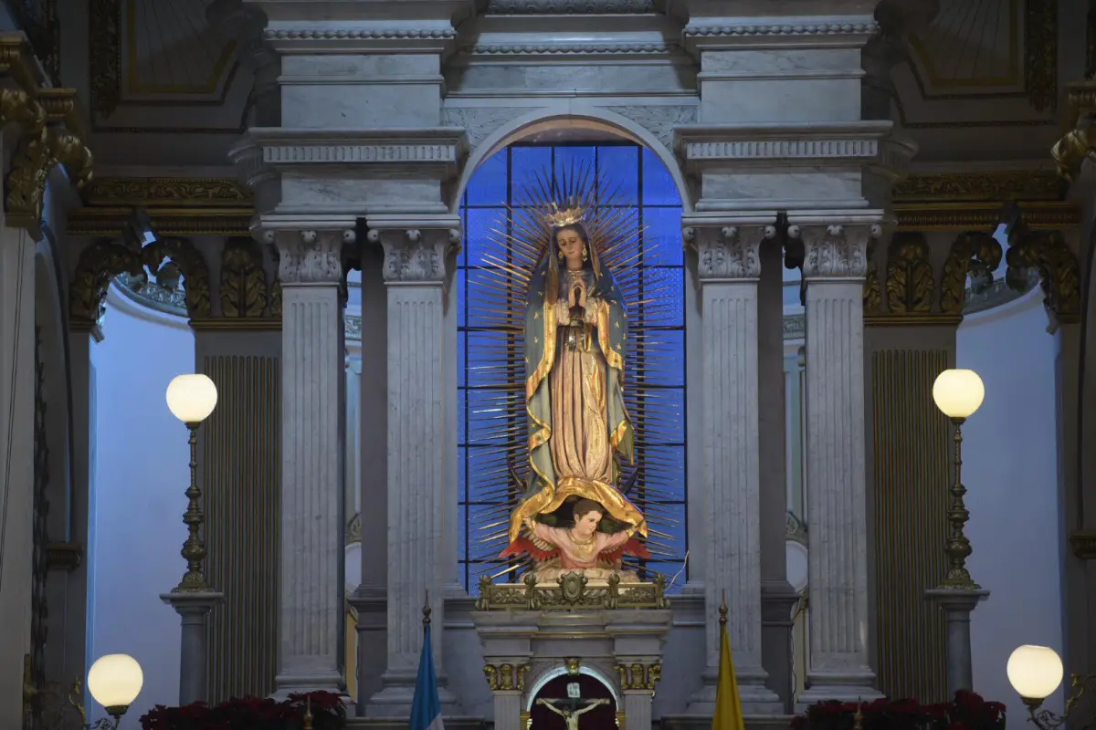 Fieles acuden a Basílica para dar gracias a la Virgen de Guadalupe (2),