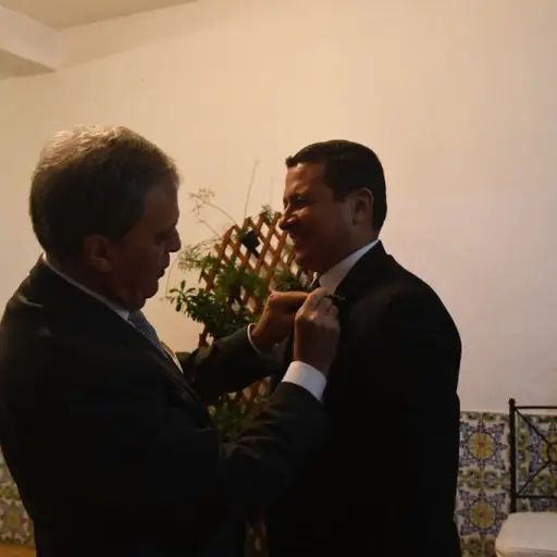 Condecoración Carlos Raúl Morales embajador de España Alfonso Portabales Emisoras Unidas Guatemala ,