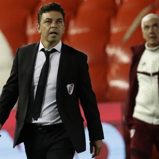 River Plate's team coach Marcelo Gallardo (L) gestures during their Argentina First Division 2019 Superliga Tournament football match  against San Lorenzo, at El Monumental stadium, in Buenos Aires, on December 8, 2019. (Photo by ALEJANDRO PAGNI / AFP)