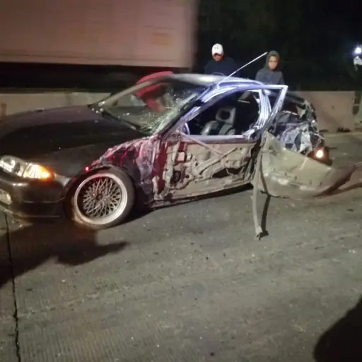 Cuesta de Villalobos bloqueada por choque entre tráiler y cuatro vehículos