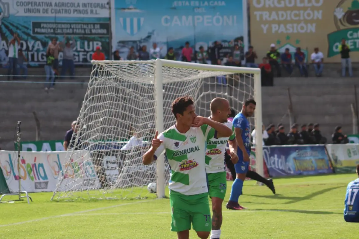 Jairo Arreola celebración contra Cobán Imperial, 