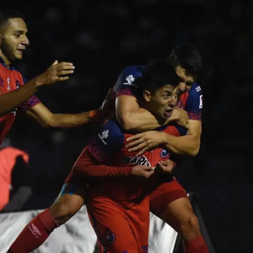 Cremas y Rojos disputan Clásico 309