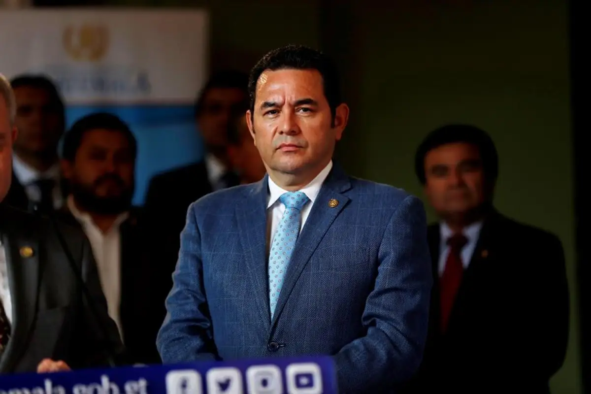 Jimmy Morales critica la novela "Tiempos Recios" de Vargas Llosa. Foto: EFE