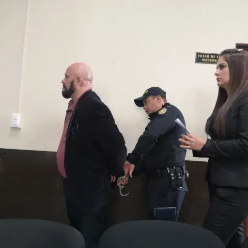 0e8a34d6-c88e-4fb0-9853-7fff9cded188 ,