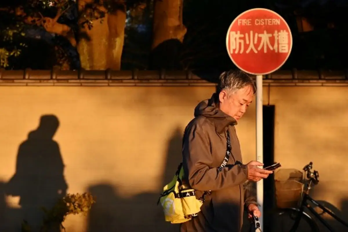 Arrestan a anciano jubilado por quejarse mucho por teléfono. Foto: AFP/Archivo