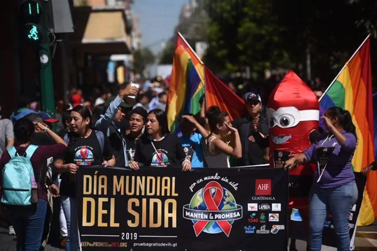 Marchan por el Día Internacional de la lucha contra el sida 8, 