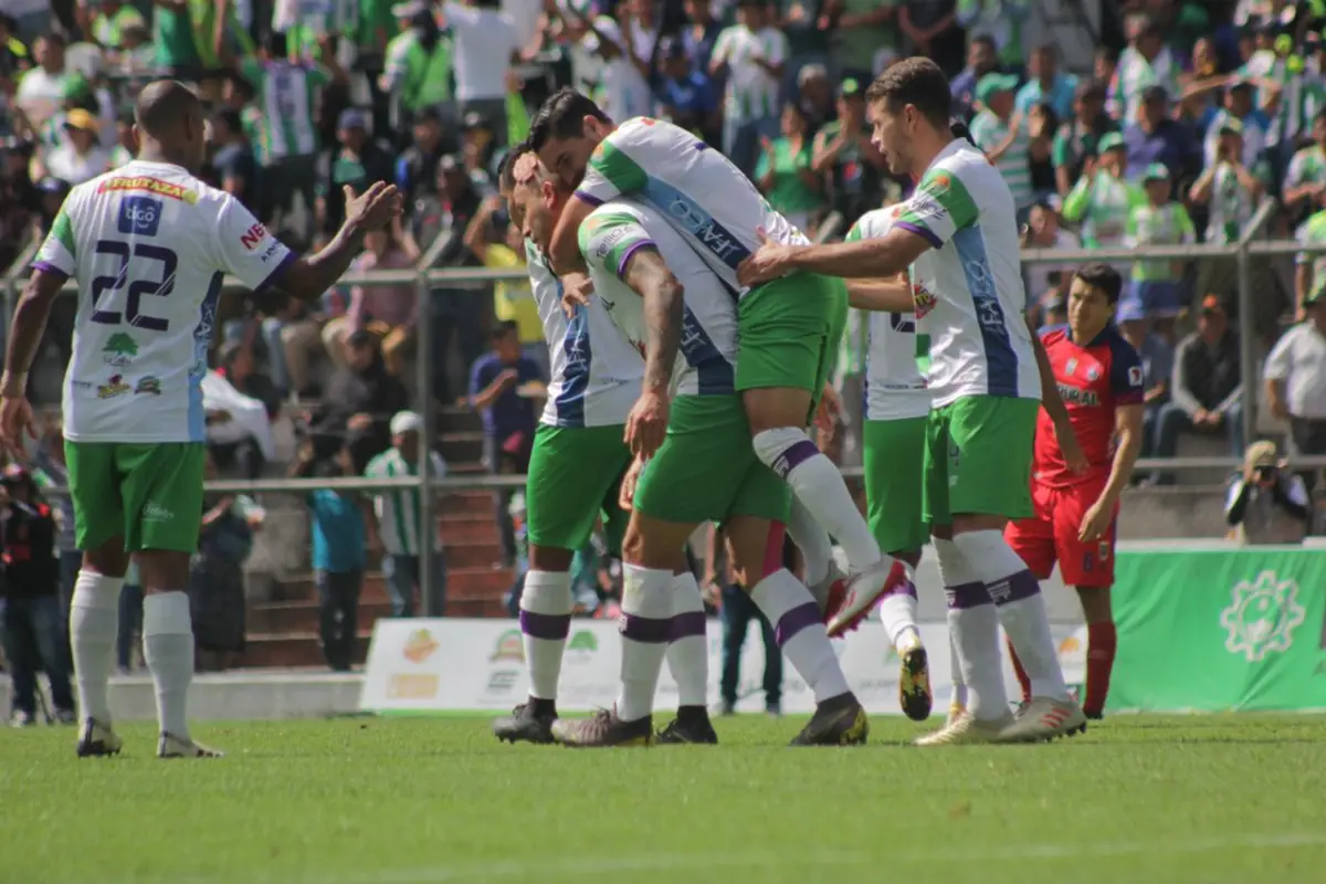 celebración de Anllel Porras con Antigua GFC, 