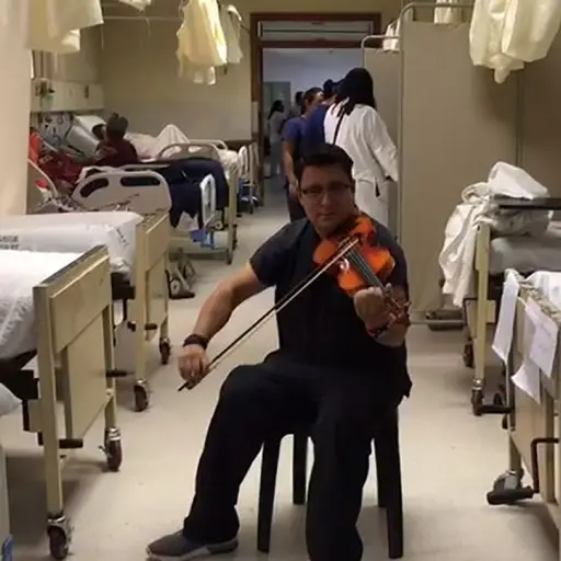 Médico violin Navidad IGGS zona 9 Emisoras Unidas Guatemala ,