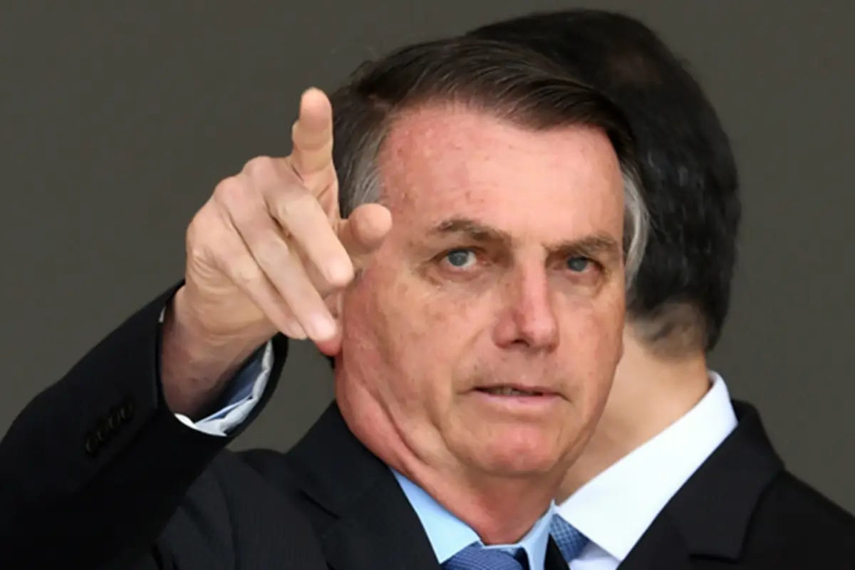 Jair Bolsonaro arremete contra investigación a su hijo por corrupción