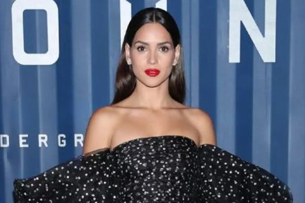 Adria Arjona obsequió juguetes a niños guatemaltecos