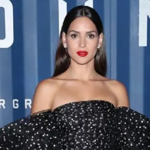 Adria Arjona obsequió juguetes a niños guatemaltecos