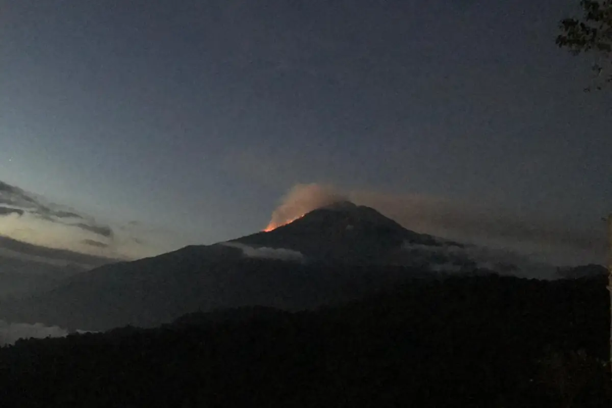 Reportan incendio de grandes proporciones en el volcán Tajumulco