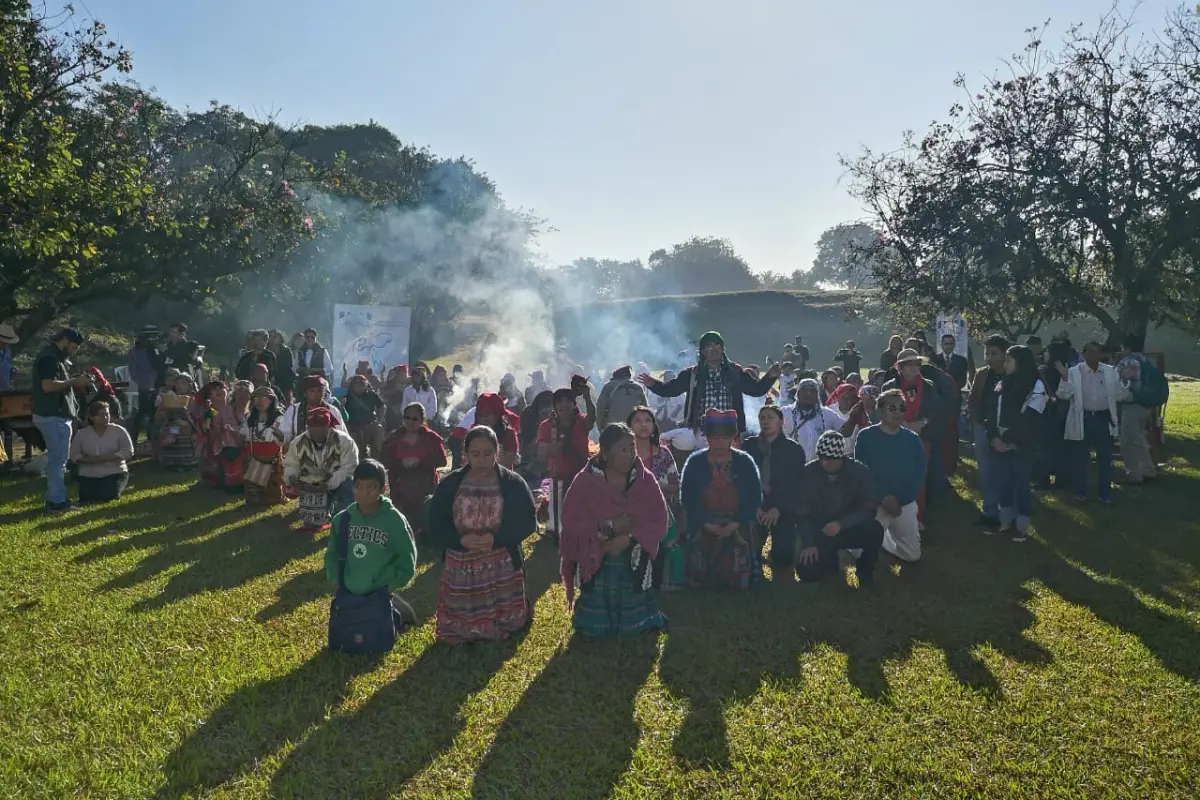 Los presentes oraron por la paz en el país. Foto: Juan Carlos Chanta.