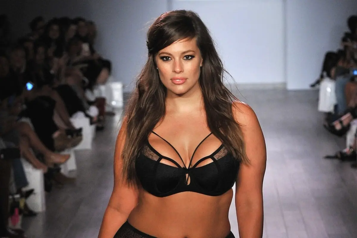 Ashely Graham modelo plus size talla grande foto instagram embarazo, 