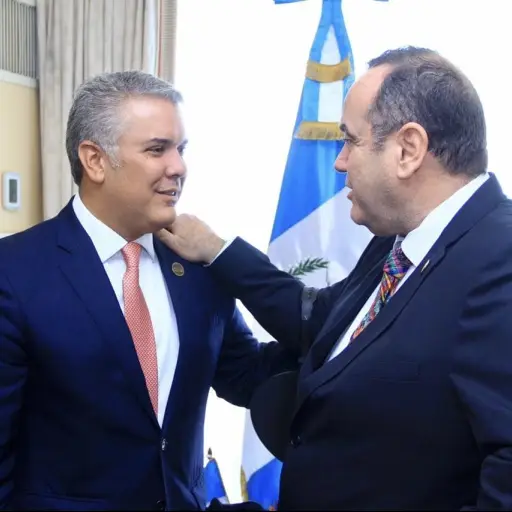 Giammattei anuncia cooperación militar antidrogas con Colombia