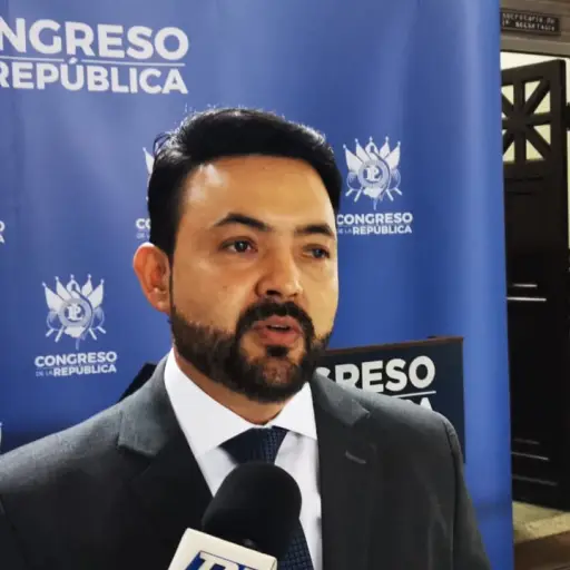 Diputado propone eliminar seguro de vida para funcionarios ,