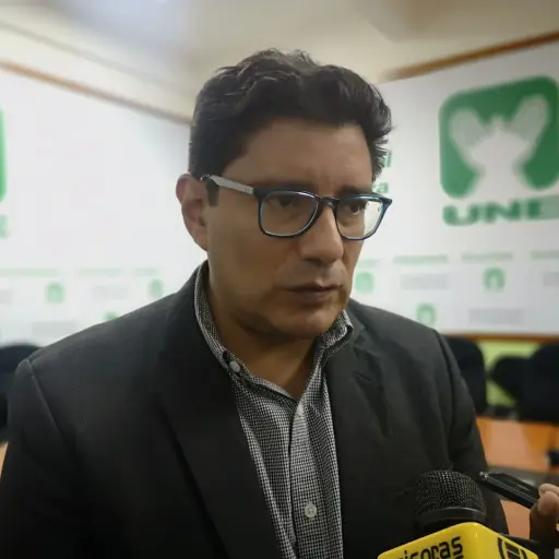 UNE presenta amparo para revertir elección de presidente del Congreso ,