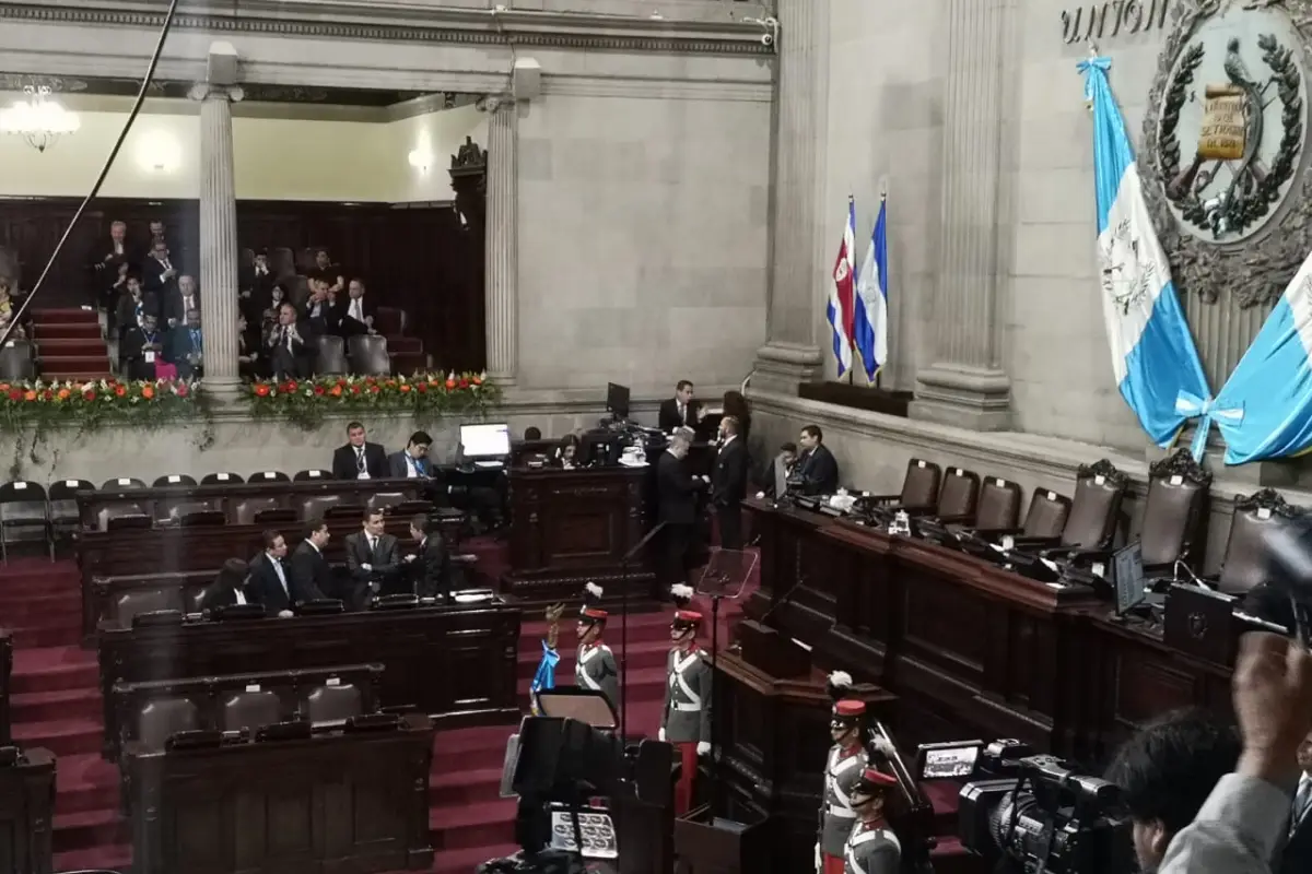 Retraso de más de dos horas en actos para Traspaso de Mando