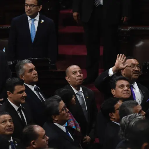 Aldo Dávila, el primer diputado abiertamente gay, asume con respaldo de mujeres trans ,