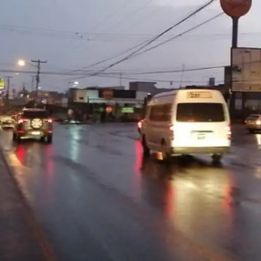 Accidentes y tránsito lento debido a la llovizna ,