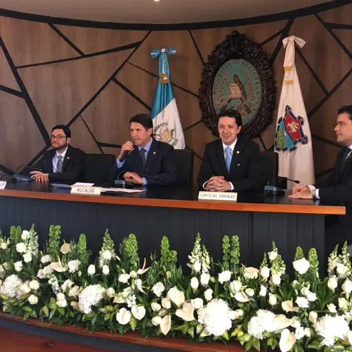 Ricardo Quiñonez asume como alcalde de la ciudad de guatemala por cuatro años ,