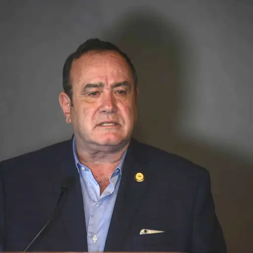 Alejandro Giammattei 2 ,