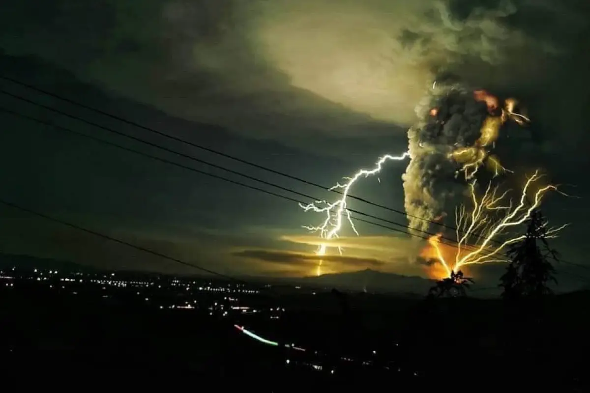 erupción volcan Taal filipinas rayos, 