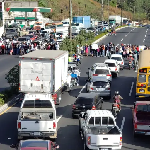 Bloqueo Ruta al Pacífico Villa Nueva Emisoras Unidas Guatemala ,