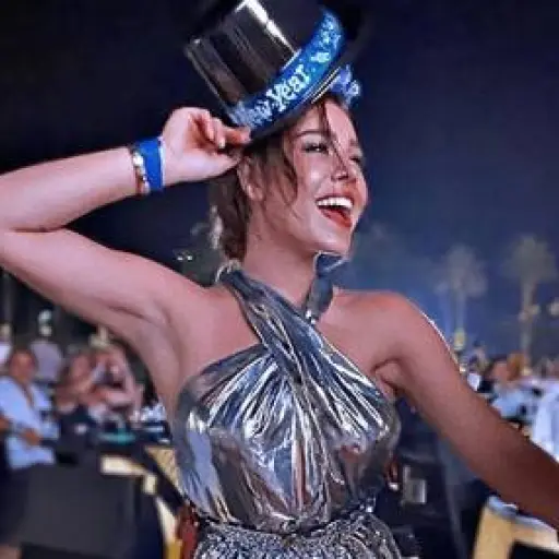 Danna Paola se pelea con periodistas en un aeropuerto