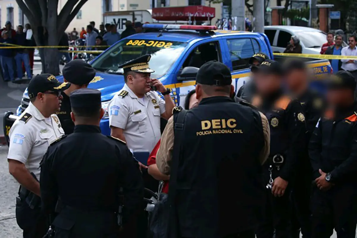 Policías recobran su libertad Emisoras Unidas Guatemala, 