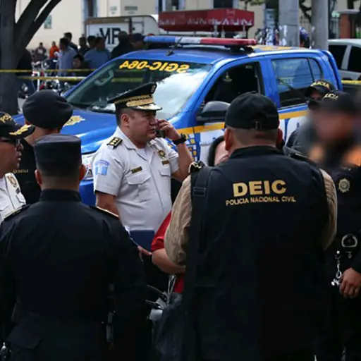 Policías recobran su libertad Emisoras Unidas Guatemala ,