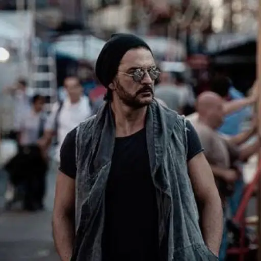 Ricardo Arjona demanda a un fabricante de autos japonés