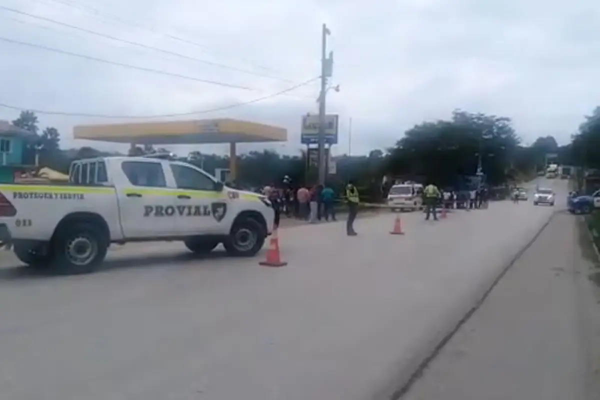 VIDEO. Un fallecido por choque entre camión y motocicleta en Petén, 