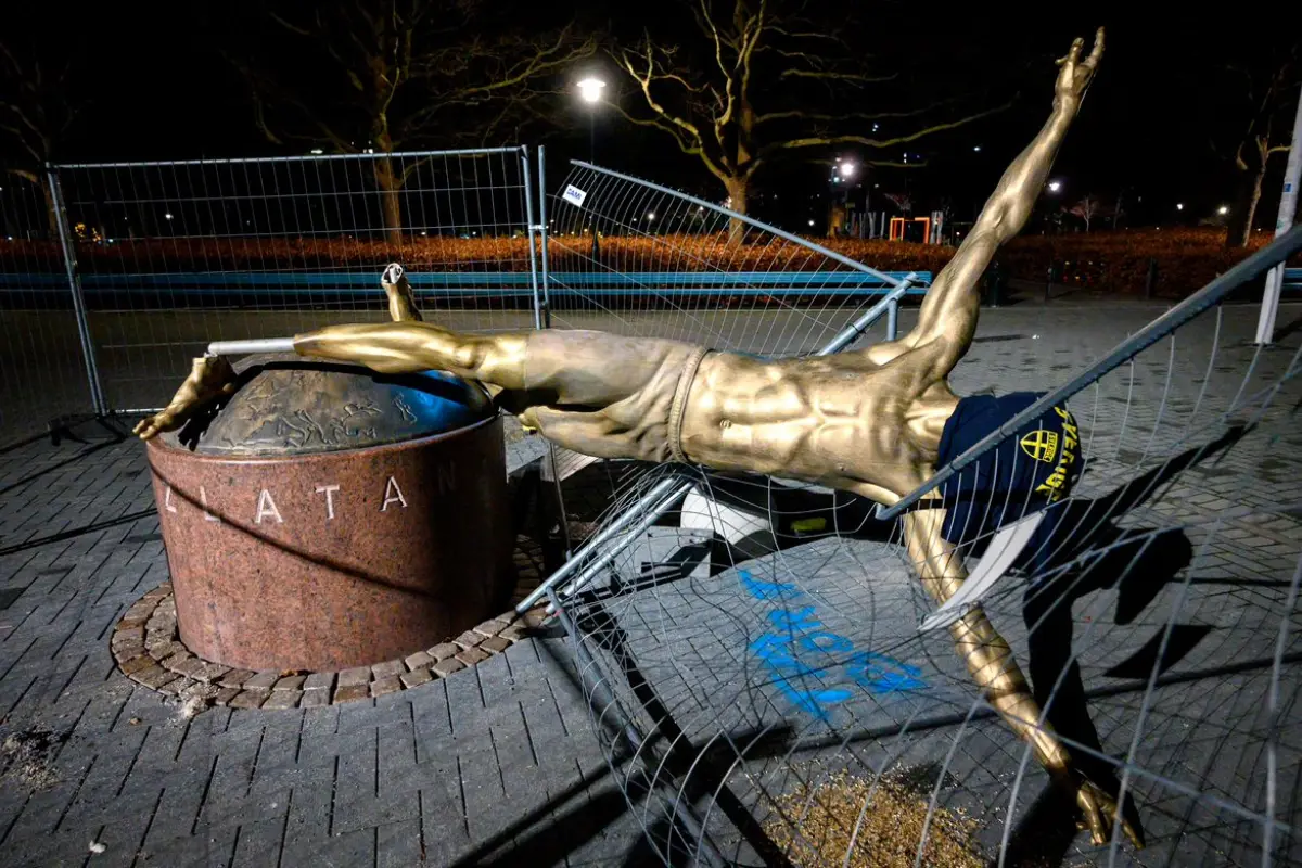 estatua de Zlatan Ibrahimovic destruida, 