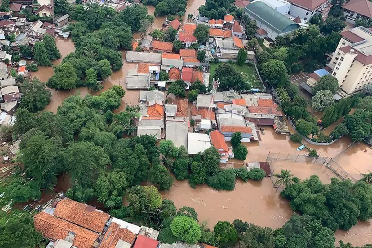 Las inundaciones en Indonesia dejan casi 30 muertos