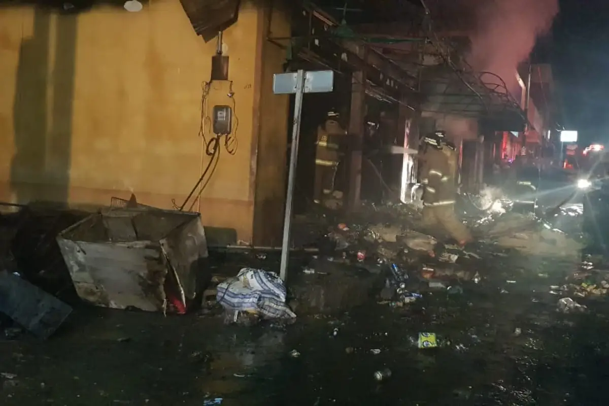 Incendio consume seis inmuebles en San Marcos.
